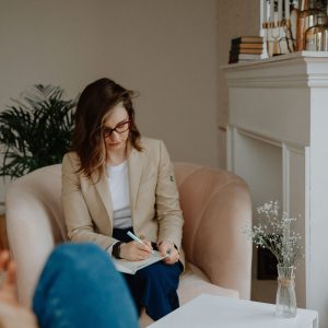 Uważności w terapii depresji – jak mindfulness pomaga poradzić sobie z ruminacjami?